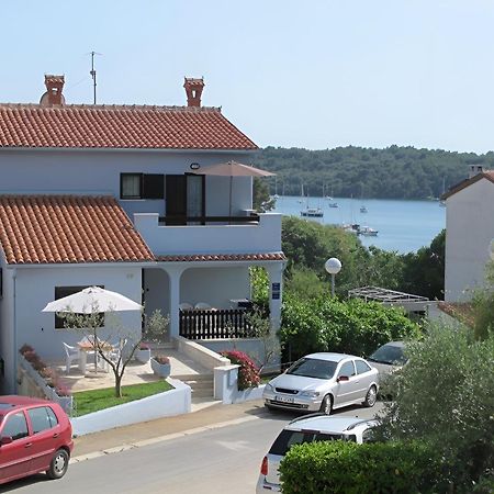 The Blue House Apartment Vinkuran Bagian luar foto