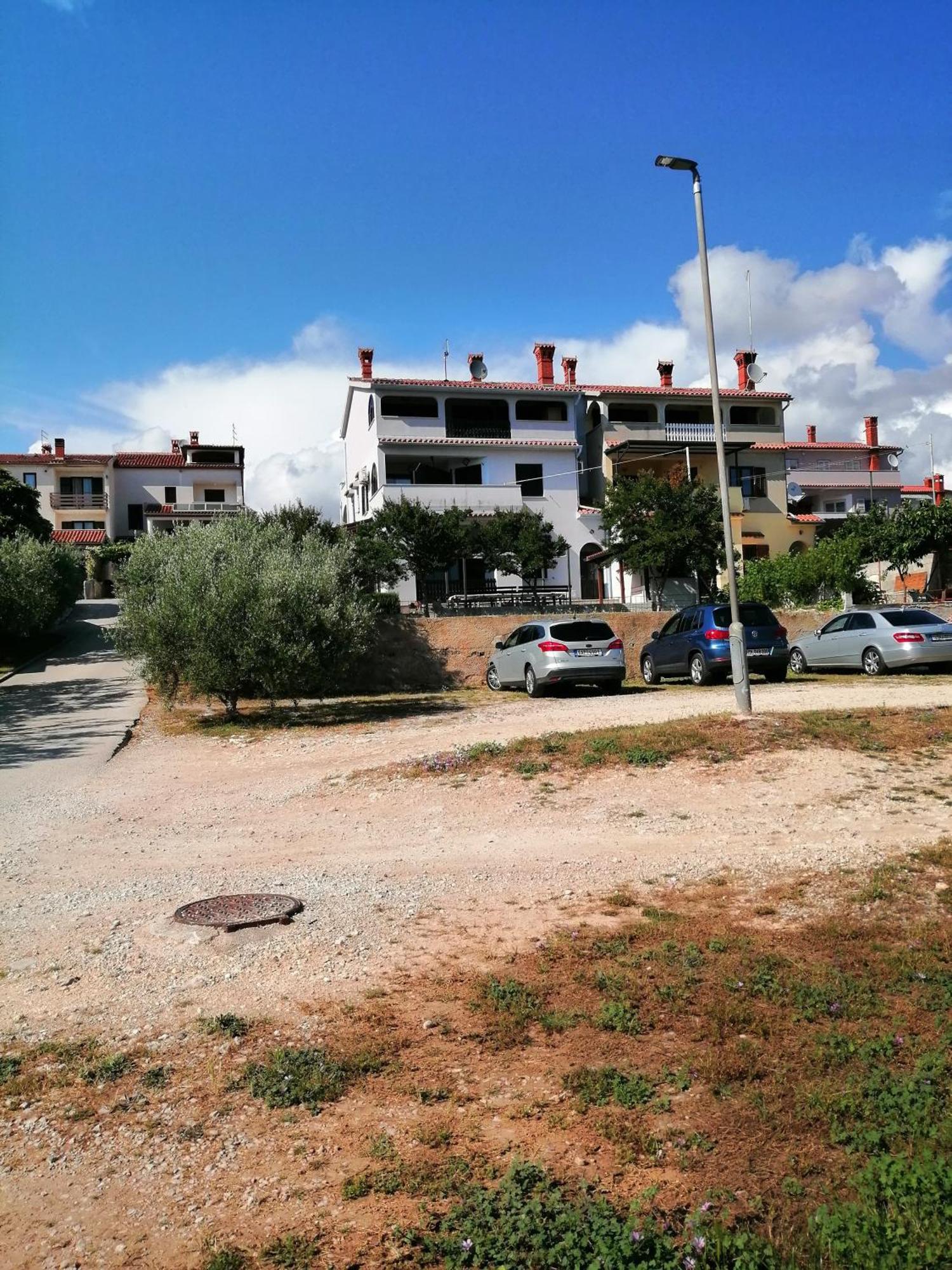 The Blue House Apartment Vinkuran Bagian luar foto