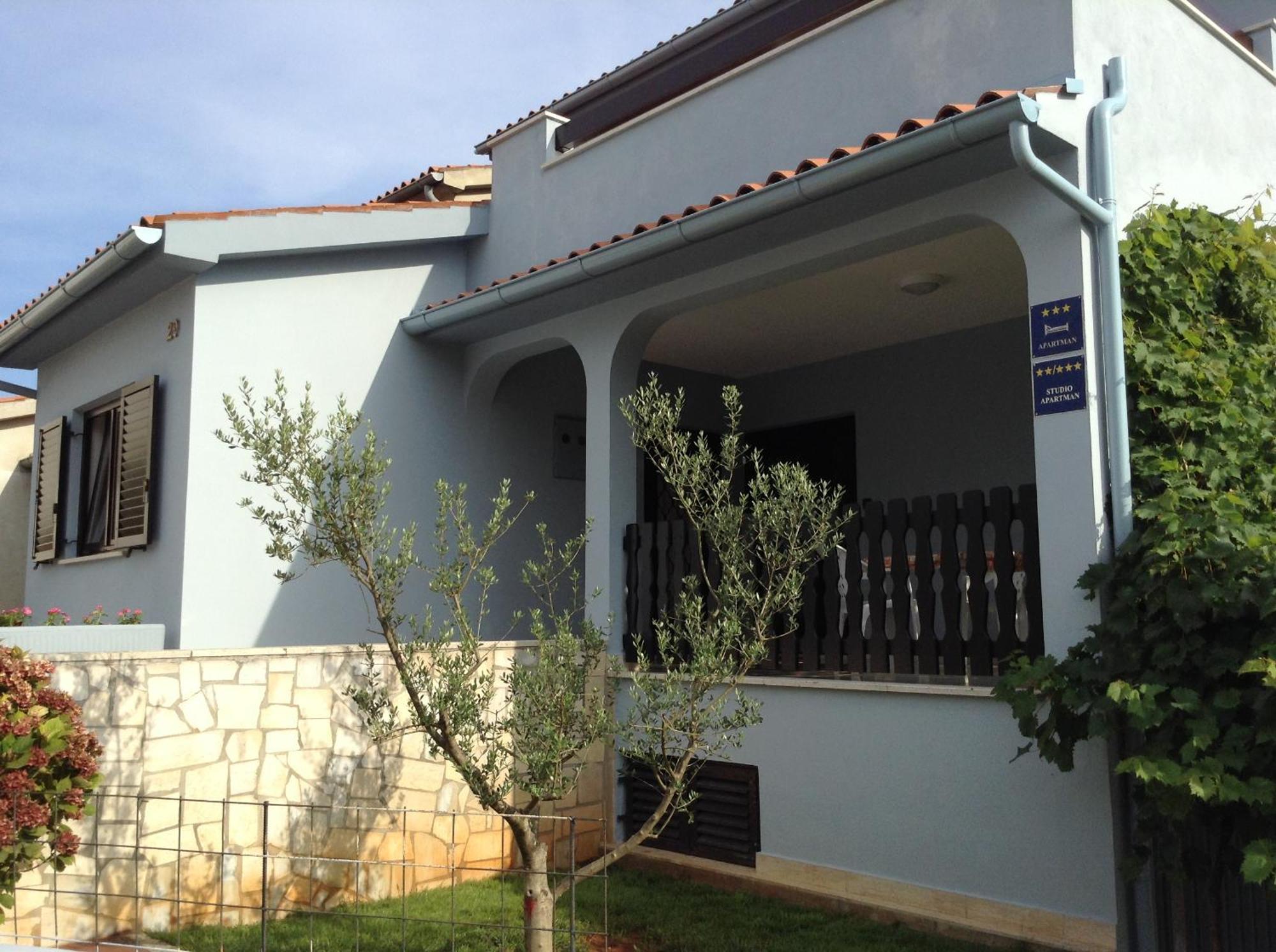 The Blue House Apartment Vinkuran Bagian luar foto